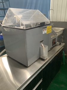 Salt spray test machine